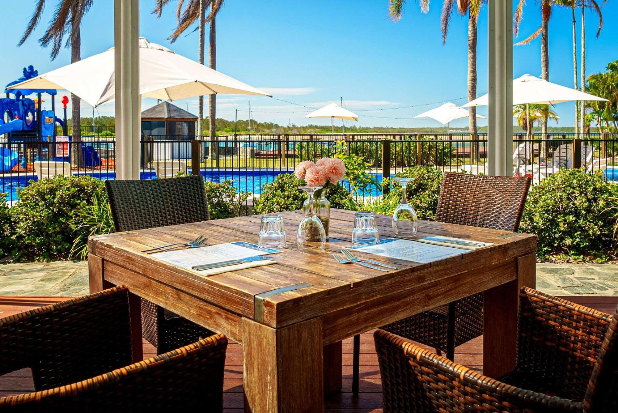Comfort Resort Waters Edge Порт-Маккуори Экстерьер фото