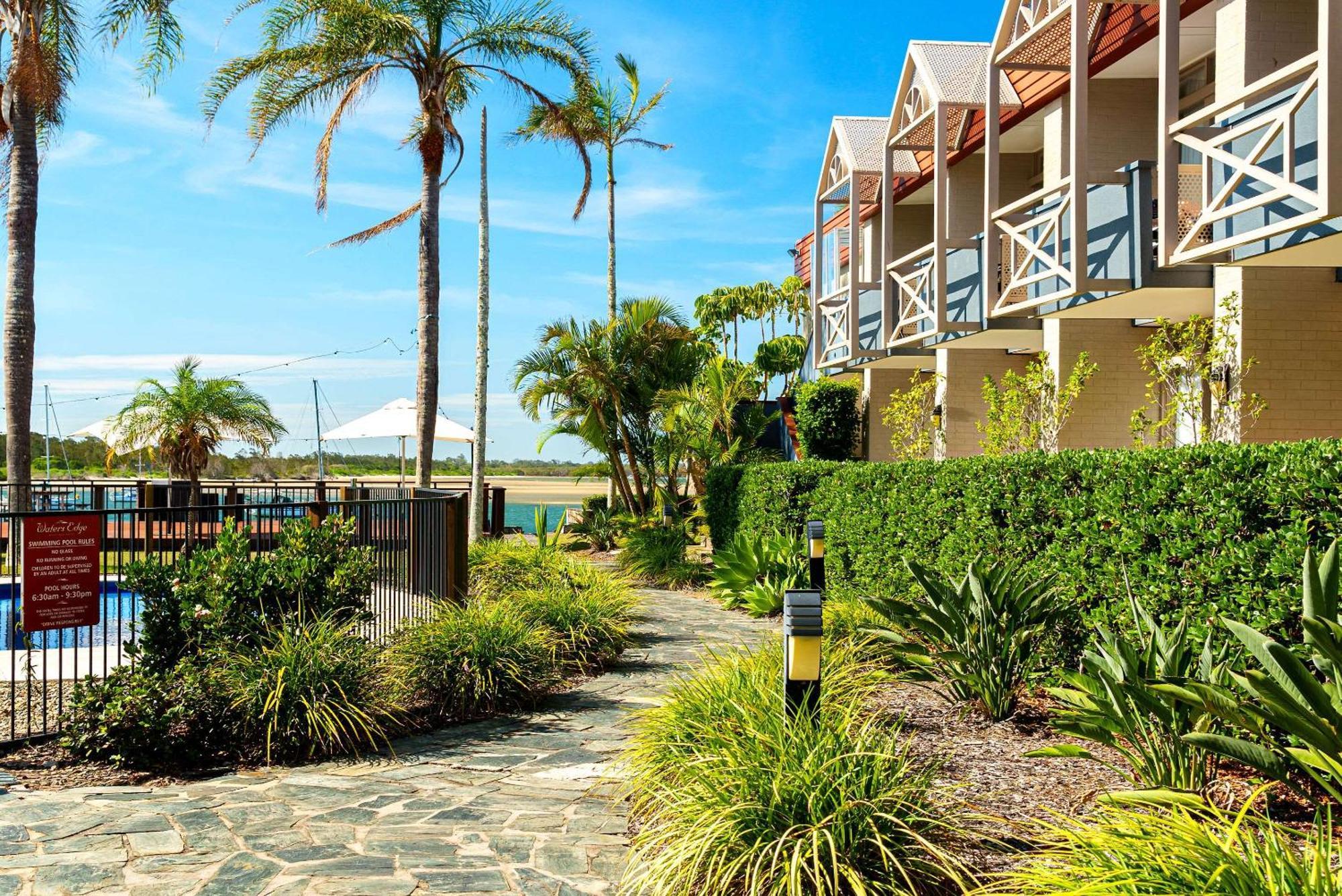 Comfort Resort Waters Edge Порт-Маккуори Экстерьер фото