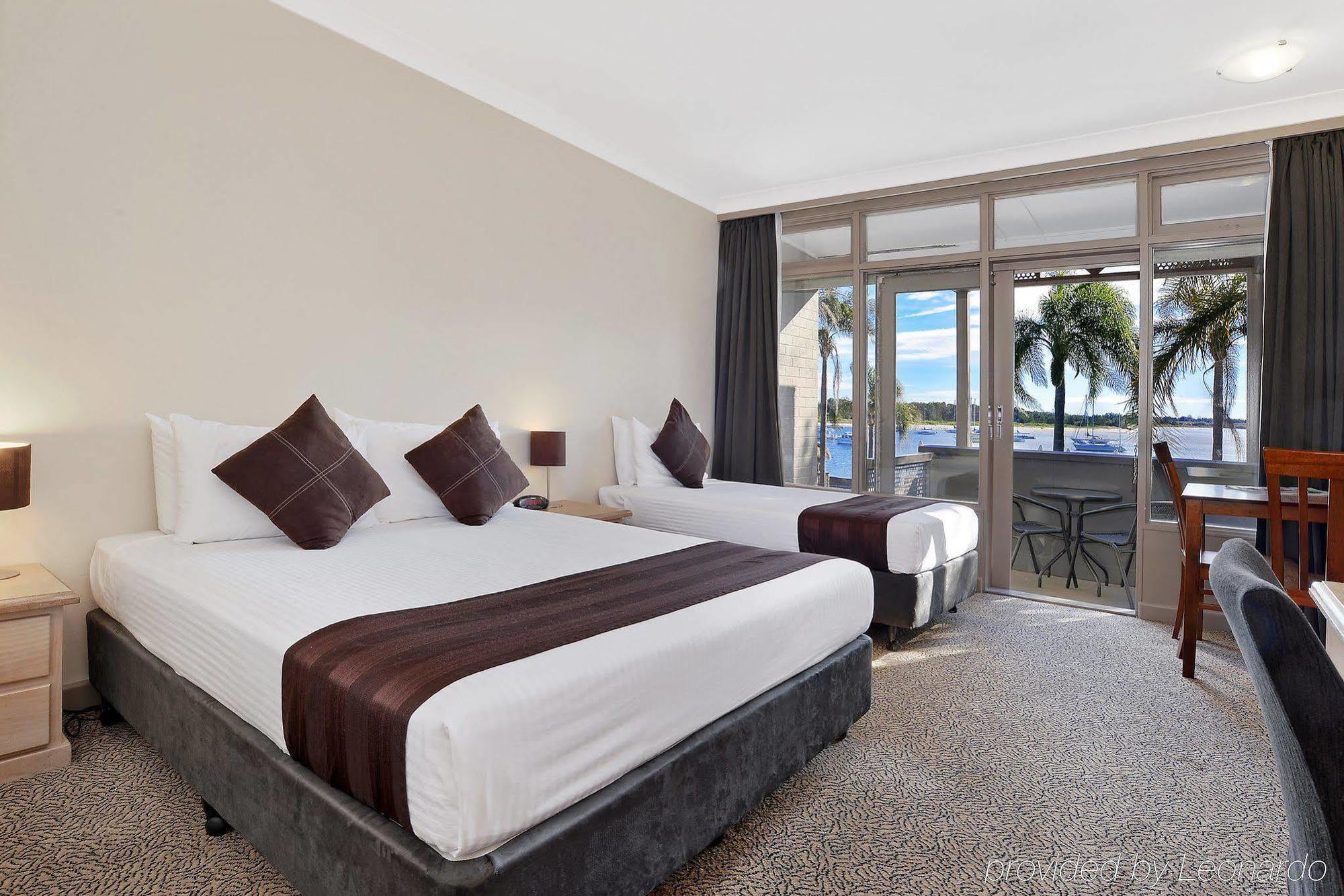 Comfort Resort Waters Edge Порт-Маккуори Экстерьер фото
